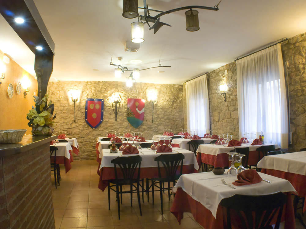 Aparthotel Fonda Bohemia Riuot Montblanc Exterior foto